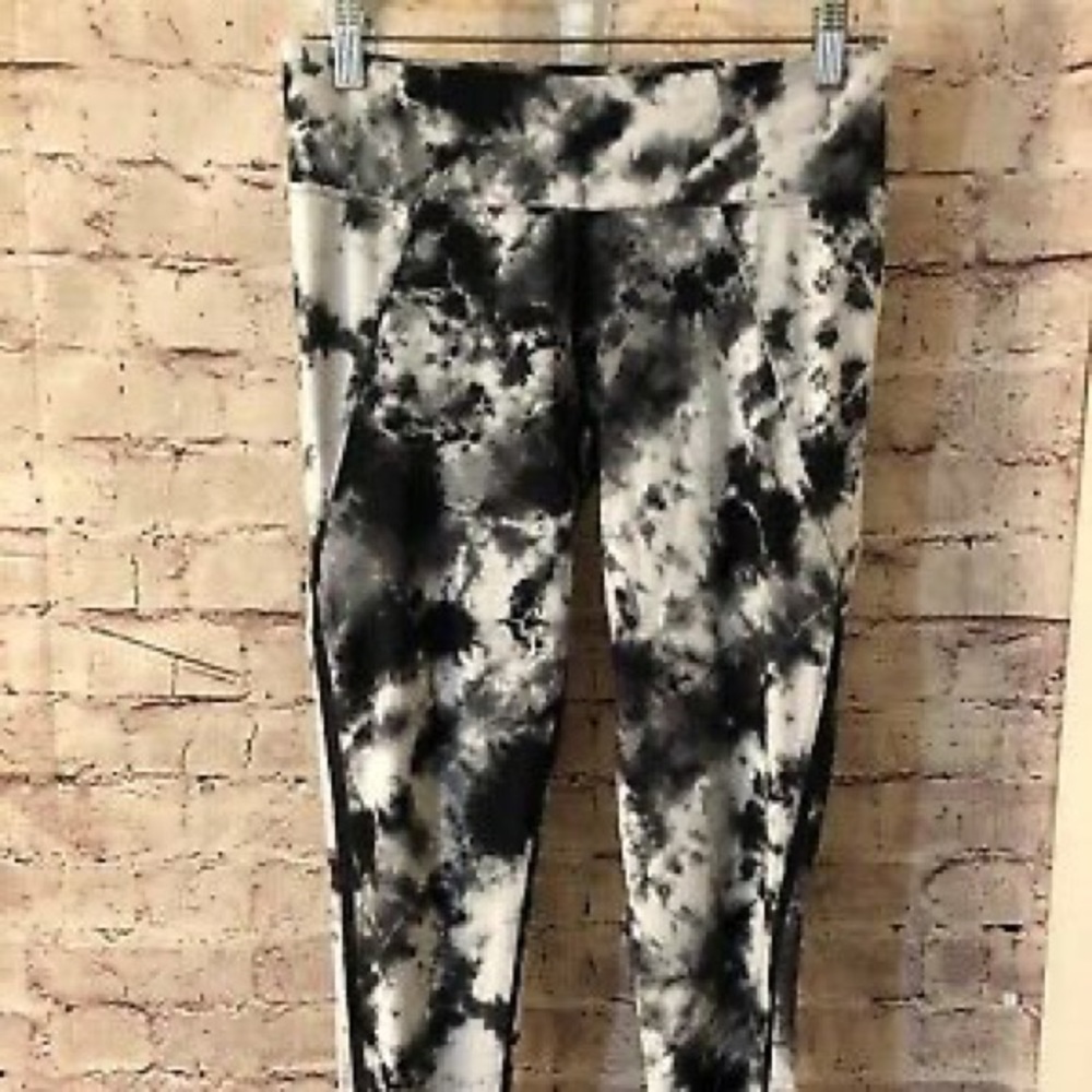 Give love get love Betsy Johnson leggings